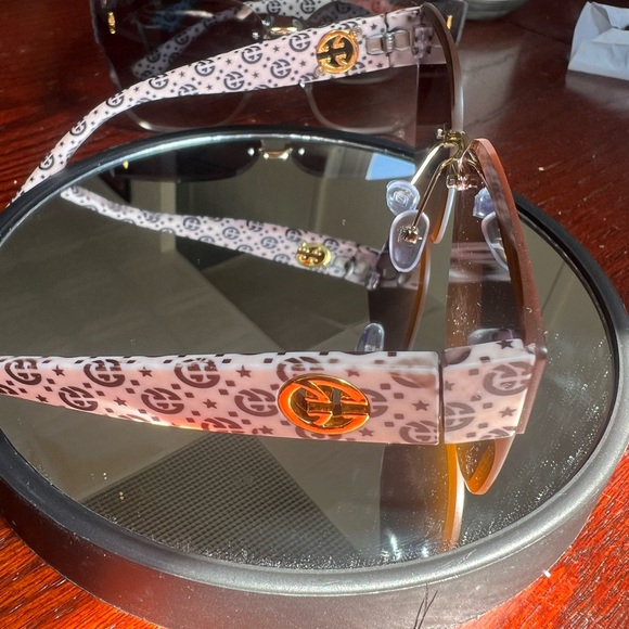 Stylish Pink Sunglasses - Picture 3 of 4